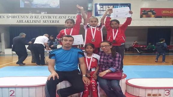 Kumla Ortaokulundan Okul Sporları Türkiye Kick Boks Final Müsabakalarında Büyük Başarı.