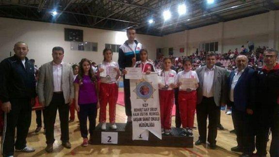 Nizip Mehmet Akif Ersoy Halk Eğitim Merkezi Spor kulübü Sporcularından Büyük Başarı