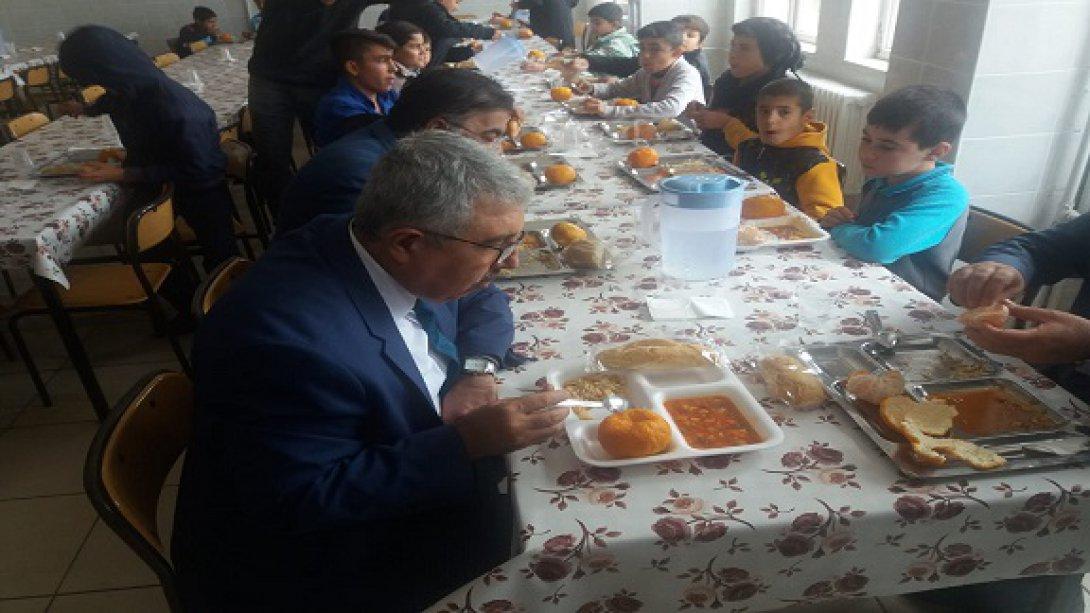 İlçe Milli Eğitim Müdürümüz Sayın Cengiz GÜNDEŞ, Mustafa Özkaya İlkokulu ve Ortaokulu´nu ziyaret etti.