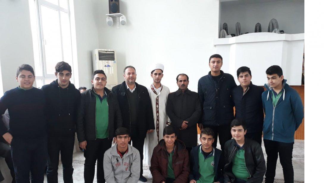 Şehit Seyit Ahmet Çakır Anadolu İmam Hatip Lisesi öğrencisi İsmail YILMAZ Hutbe Okuma yarışmasında il ikincisi olmuştur.