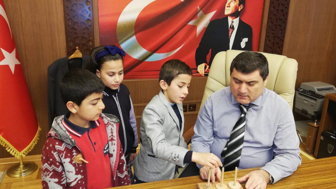 Akçakent İlkokulu ve Ortaokulu Öğrencilerinden Kaymakamımız Kemal ŞAHİN´e Ziyaret