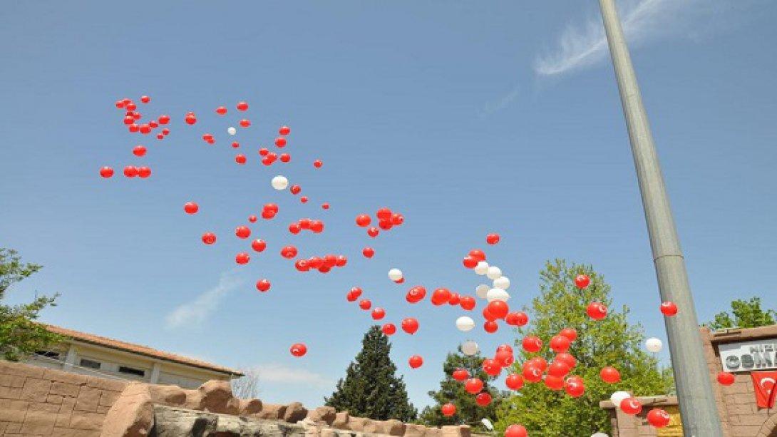 23 Nisan Ulusal Egemenlik ve Çocuk Bayramı coşkusu yüzlerce balonun havaya uçurulması ile devam etti.