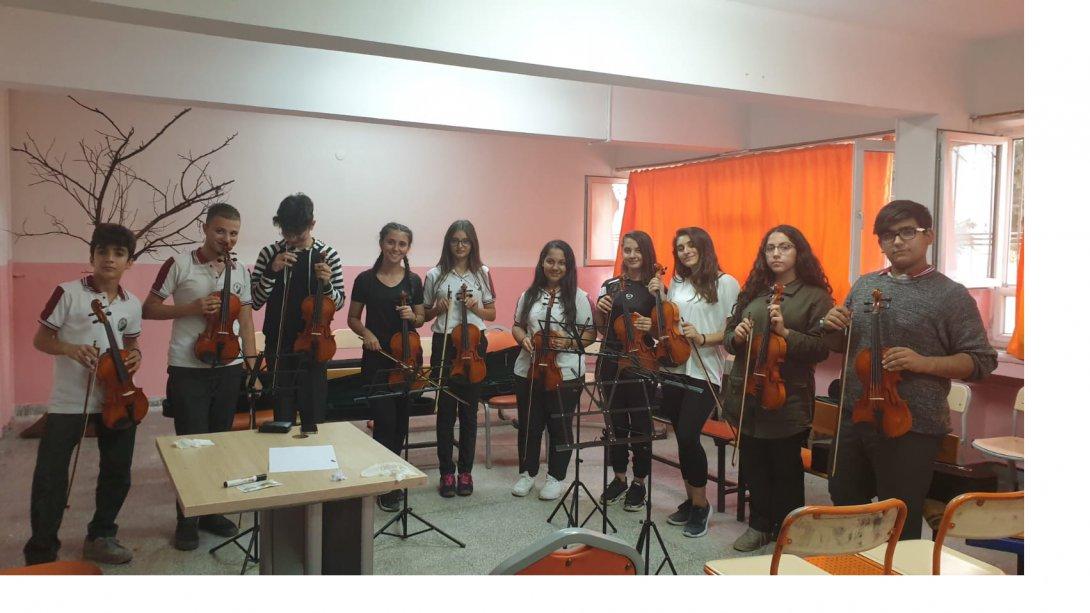 Nizipli Hayırseverimizden Nizip Anadolu Lisesi'ne Müzik Enstrümanları Yardımı