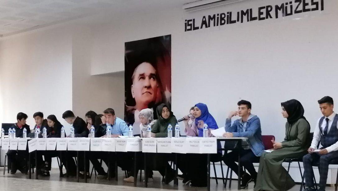 Fuat SEZGİN'in Bilim Tarihi Sohbetleri Paneli ve Tiyatro Gösterisi Gerçekleştirildi